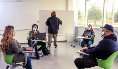Photo: Group of students in a classroom